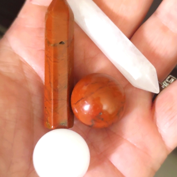 Rose quartz and red Jasper mini tower and mini sphere - Picture 1 of 3